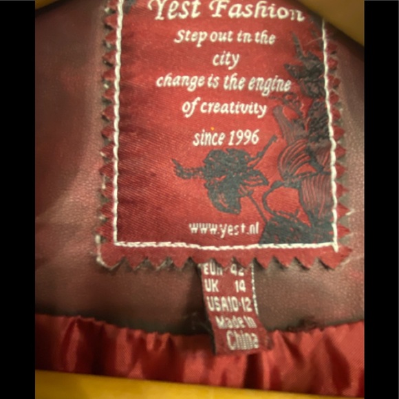 Yest Fashion burgundy jacket. Barely used - Picture 4 of 6